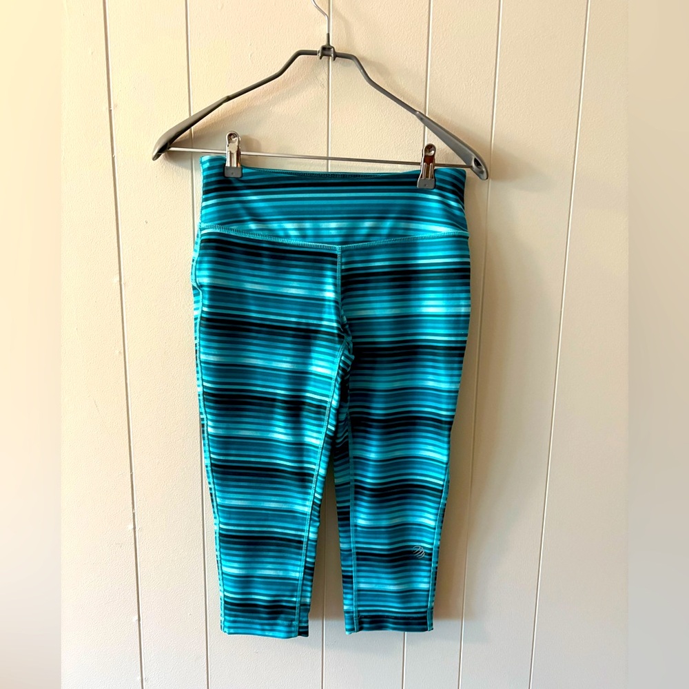 MPG Women’s Small Blue Striped Capri Leggings running Fitness